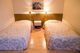 Отель Hotel Kiteenhovi Китеэ Стандартный двухместный номер с 2 отдельными кроватями-1